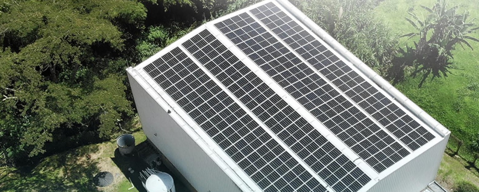 Vista aérea de los paneles solares de HospiClean